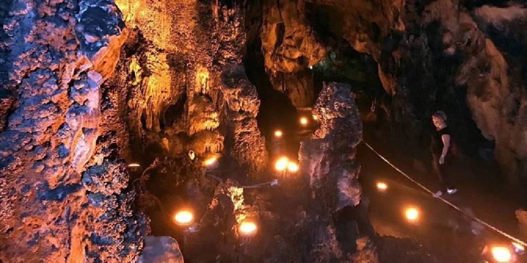 Bu mağarada sıcaklık 4 mevsim 15 derece! Zengin jeolojik yapısı ziyaretçiyi mıknatıs gibi çekiyor: 4 milyon lira gelir sağladı 1